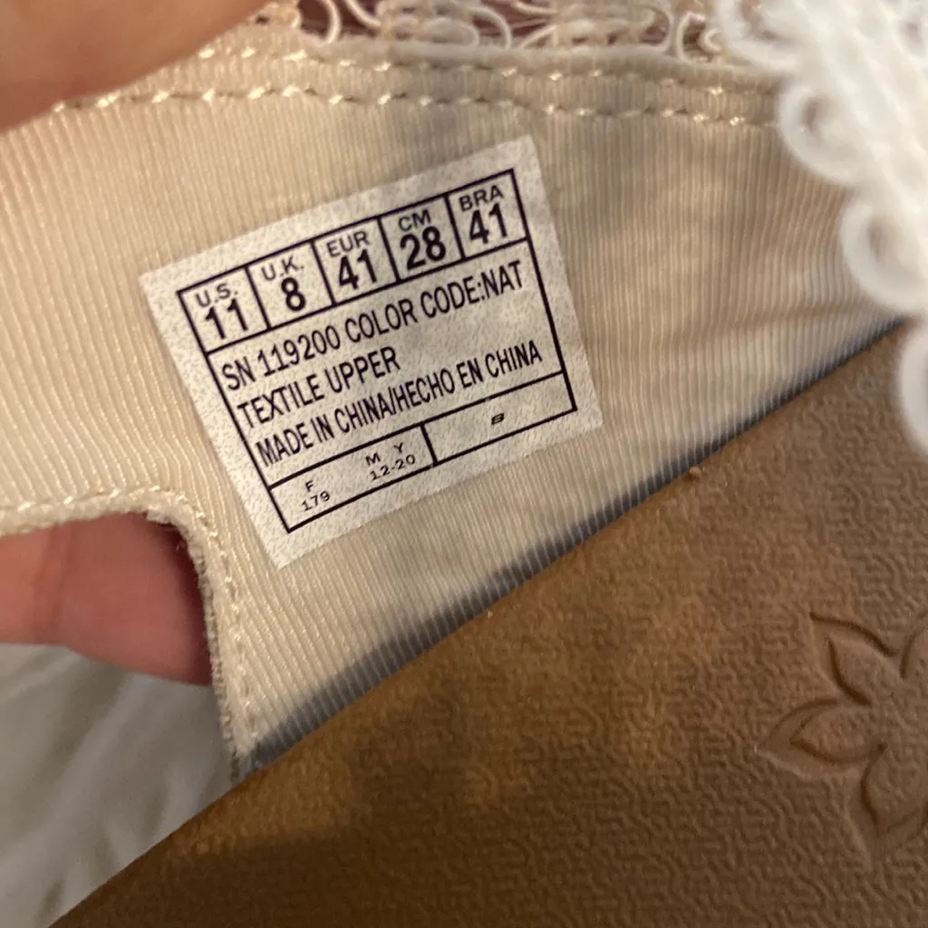 Skechers Women's Cream and Tan Sandals size 11 brand new with tag - Image 9