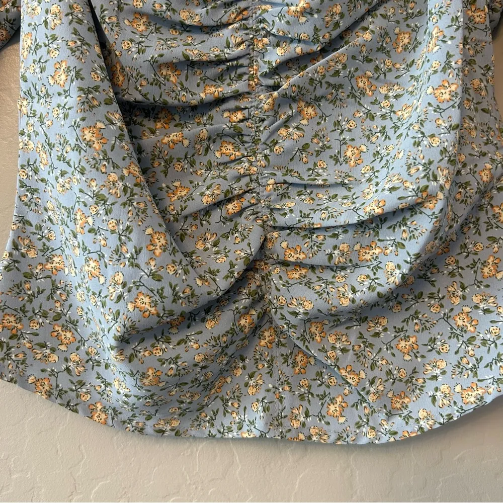 ASTR The Label blue peach floral ditsy floral smocked ruched top medium - Image 7