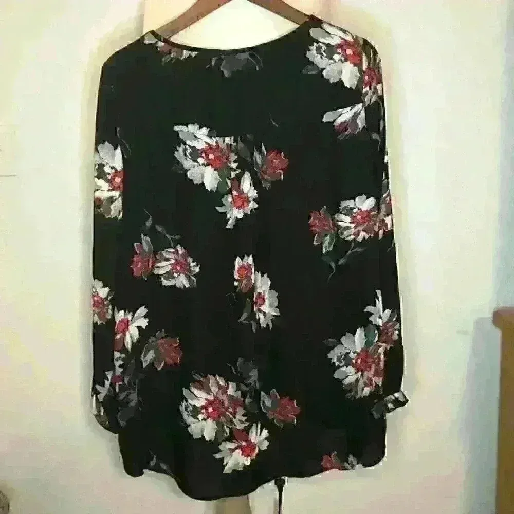 Chelsea & Theodore black floral long sleeve tunic Sz‎ M Size M - Image 5