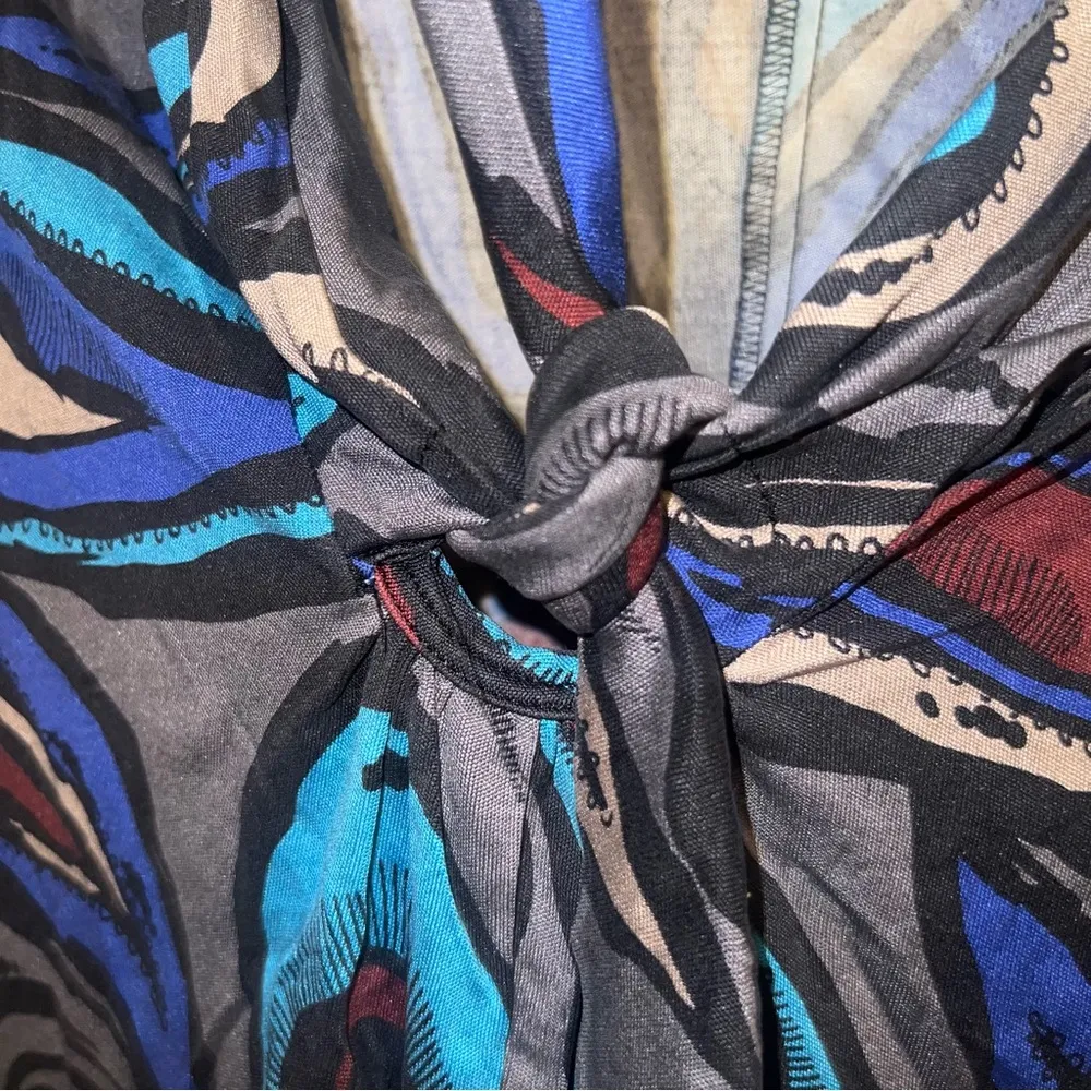 Trina Turk Los Angeles 100% Silk Paisley Print Tie Front 3/4 Sleeve Blouse - Image 4