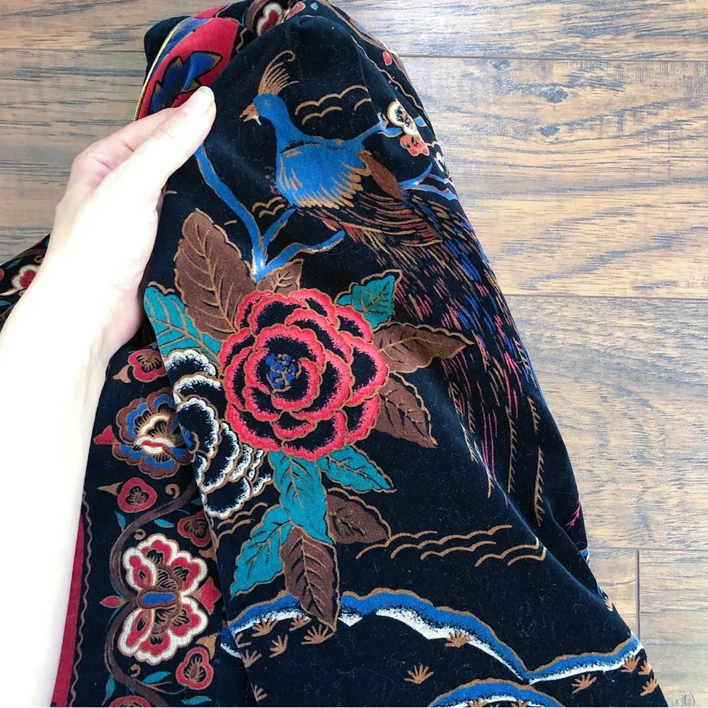 vintage • 1980s printed velvet jacket Saxton Hall floral peacock black red blue Size M - Image 9