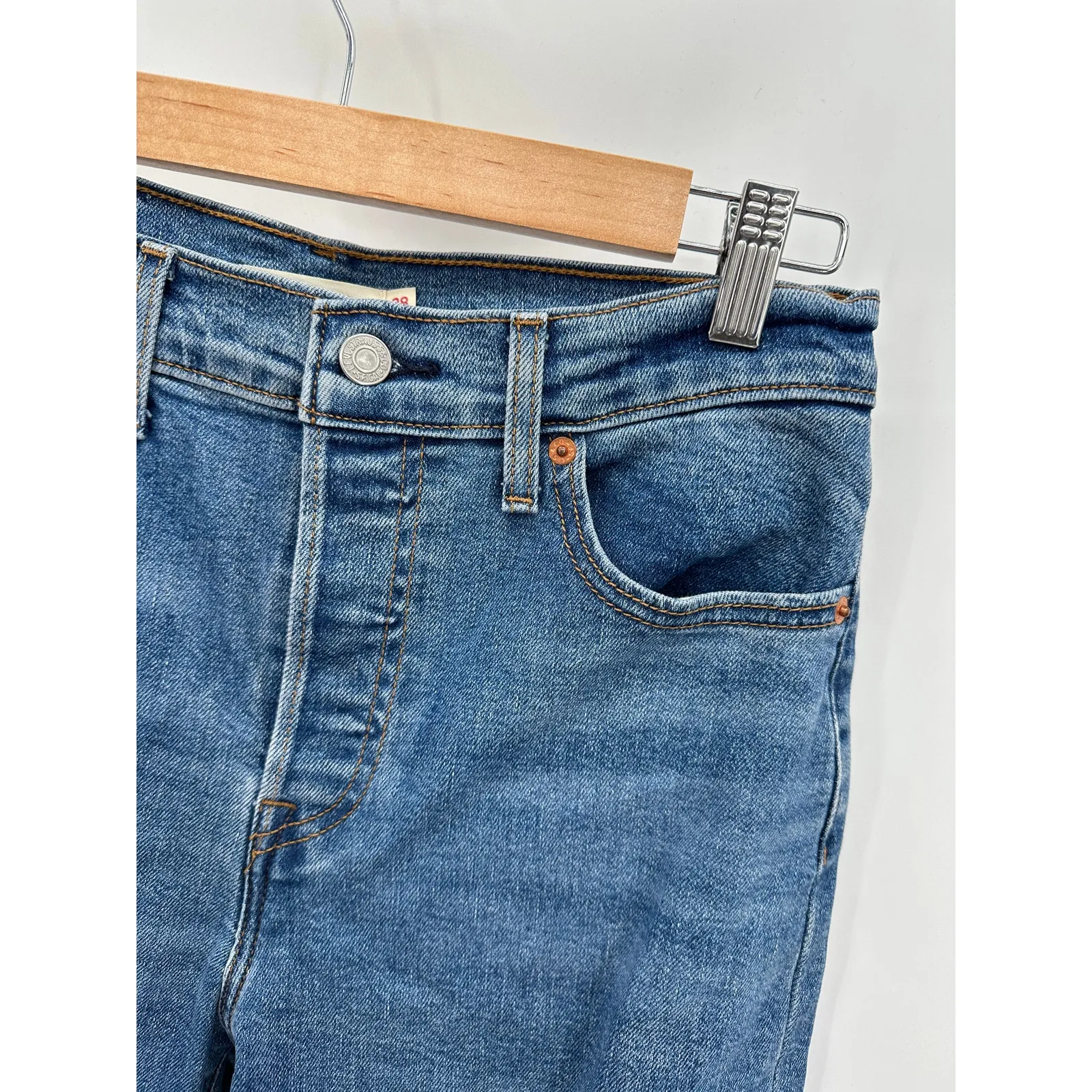 Levi's‎ Womens Size 28 NWOT Medium Wash Wedgie Straight Denim Jeans Stretch - Image 4