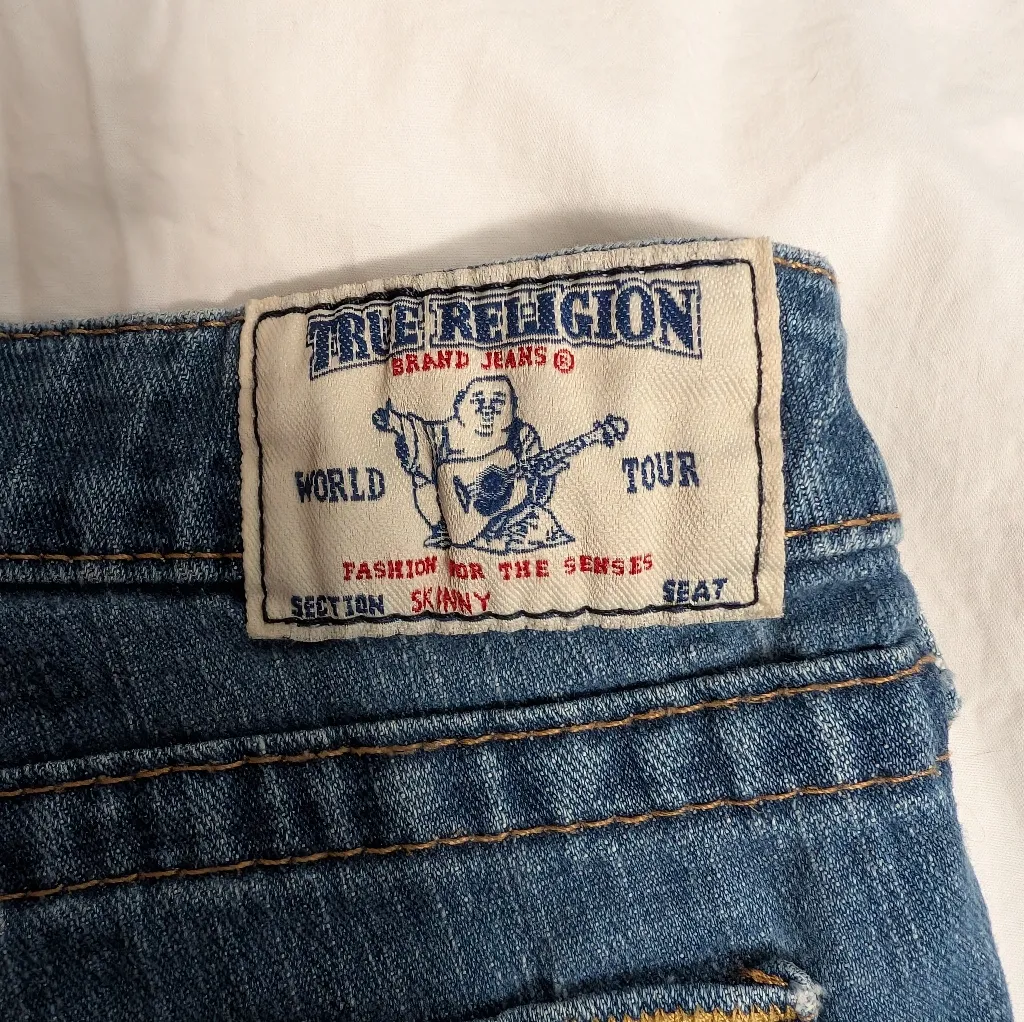 True Religion Distressed Skinny Jean Shorts Made In USA Womens 26 Medium Wash - Image 3