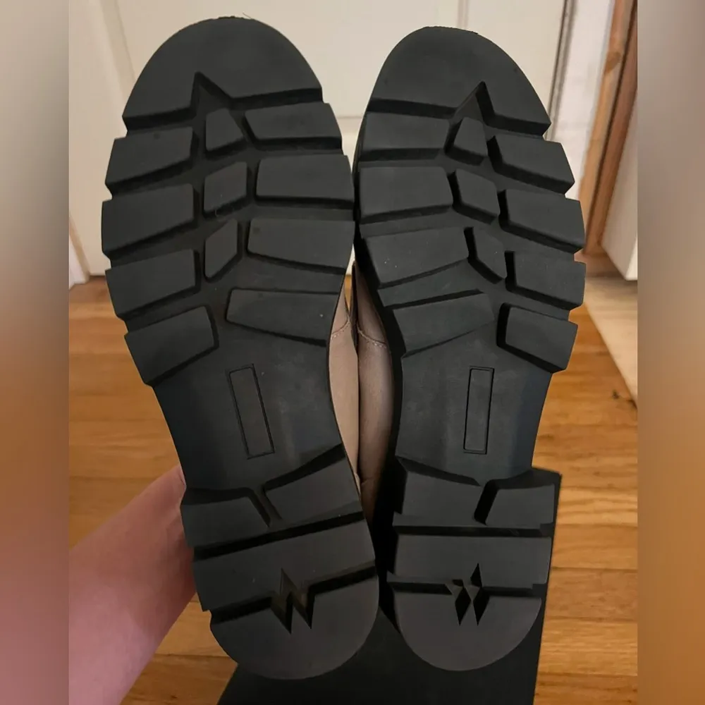 NIB House of Harlow 1960 Gunner Light Taupe Suede Loafer with Black Lug Sole - Image 9