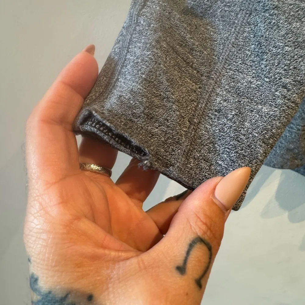 Lululemon  Gray Coast Snap Button Wrap/Cardigan size 6 in gray - Image 5