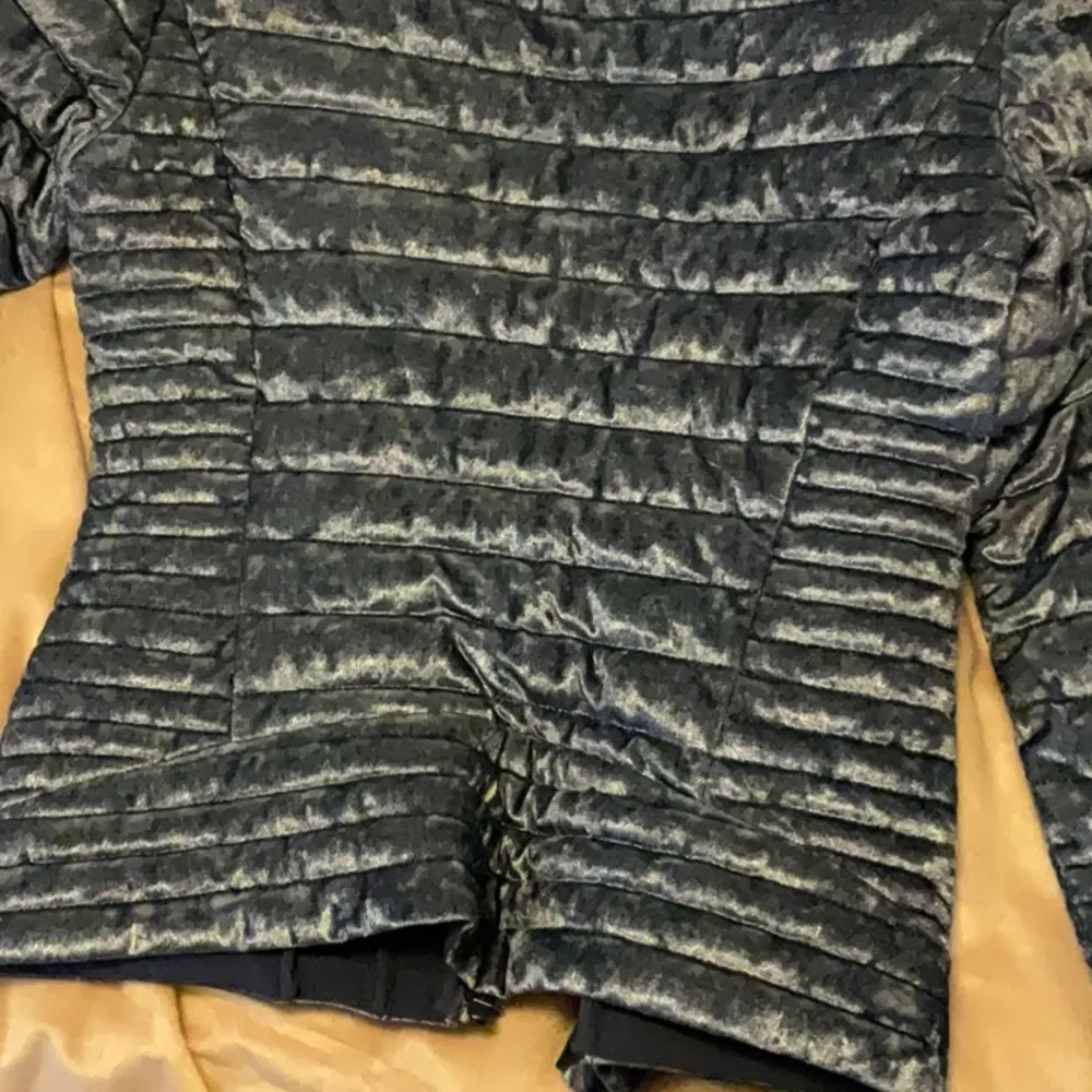 Guess Water Resistant /Wind Proof ” Blue Size small - Image 3