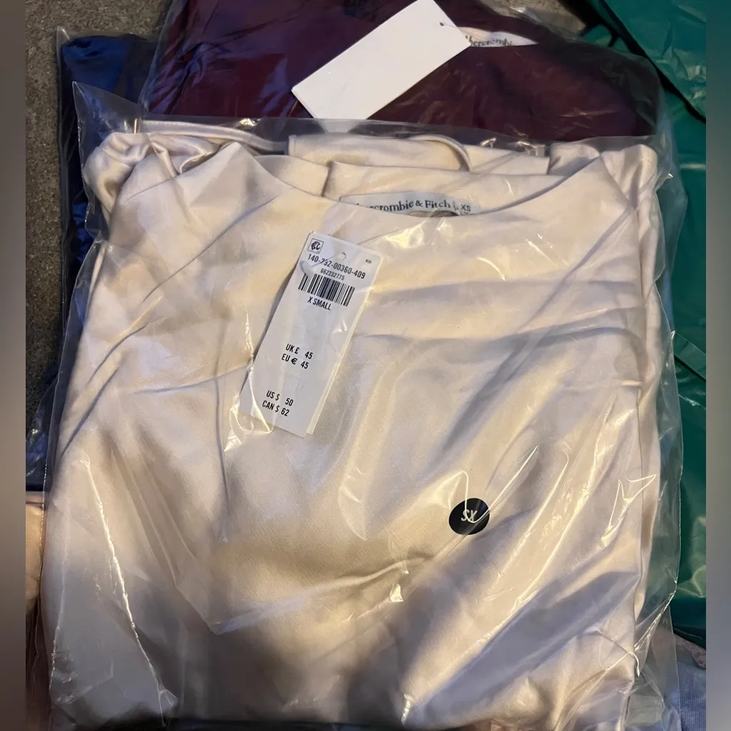 Abercrombie & Fitch Women's long sleeve satin Cowl-back top XS - Image 3