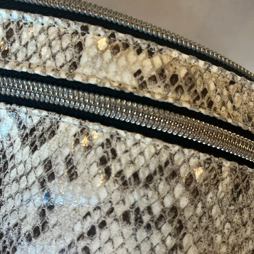 Snakeskin Print Crossbody Bag Black - Image 5