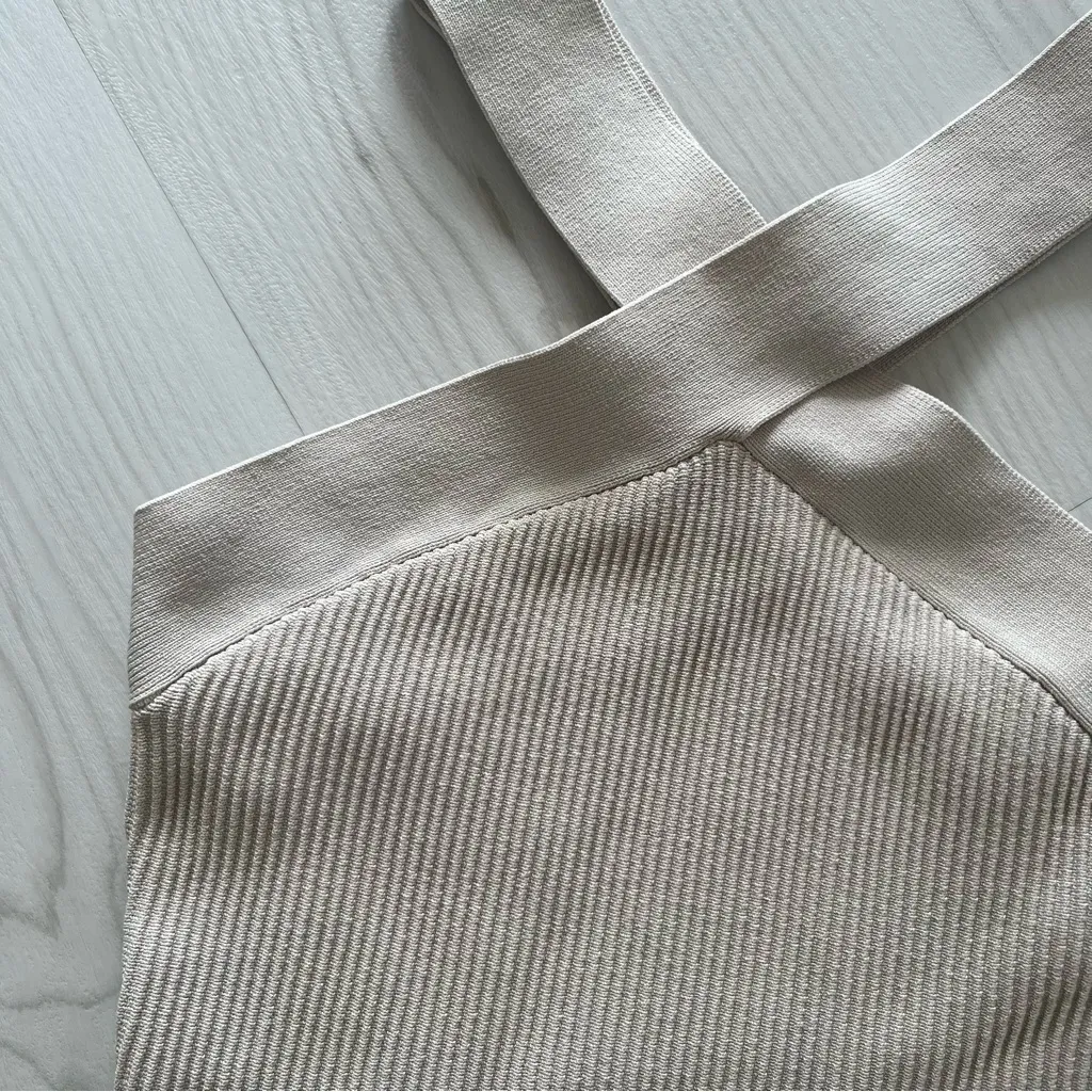 aritzia babaton sculpt top - Image 3