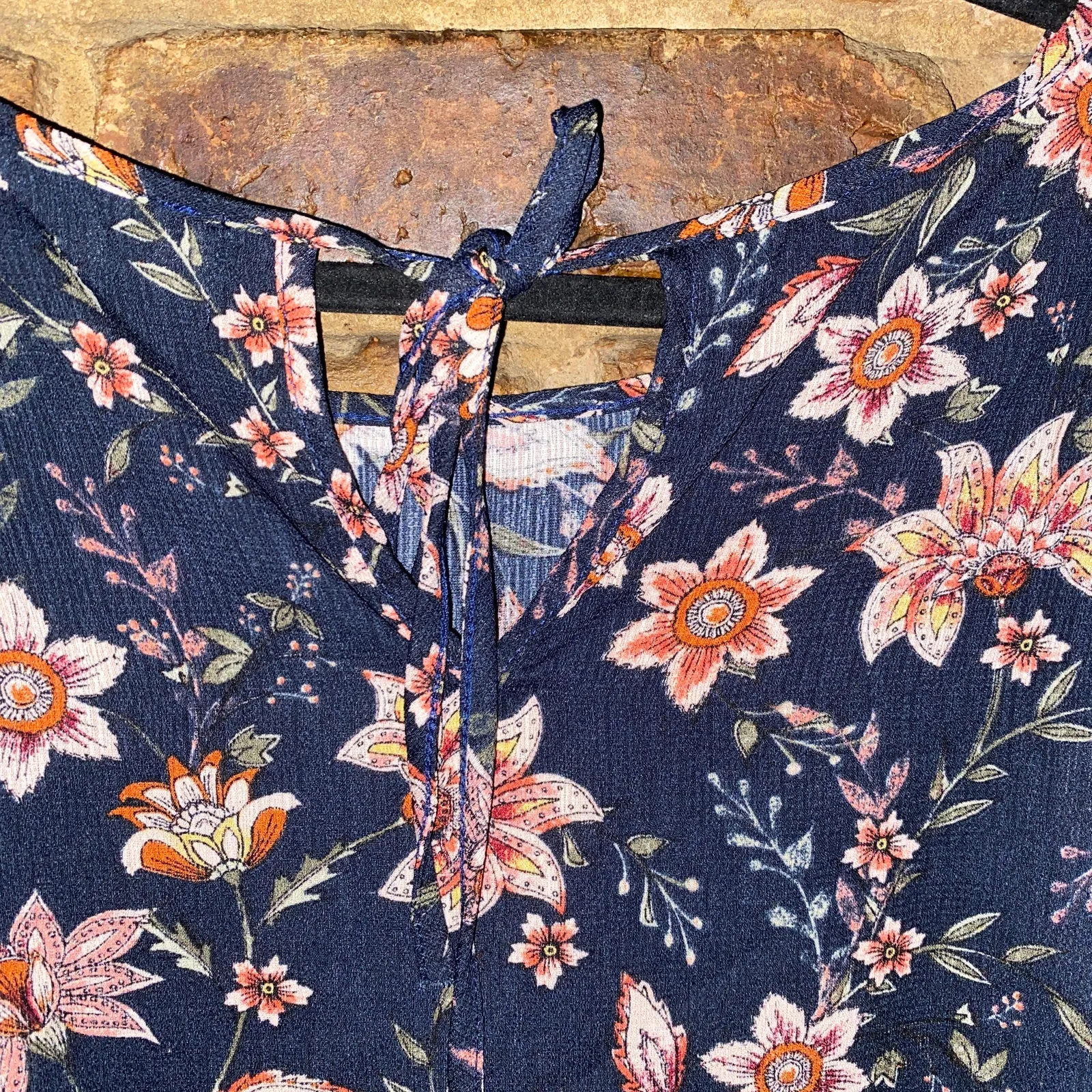 NWT Fab'Rik Navy Blue Floral Print 3/4 Bell Sleeve Blouse Women's Size Large - Image 9
