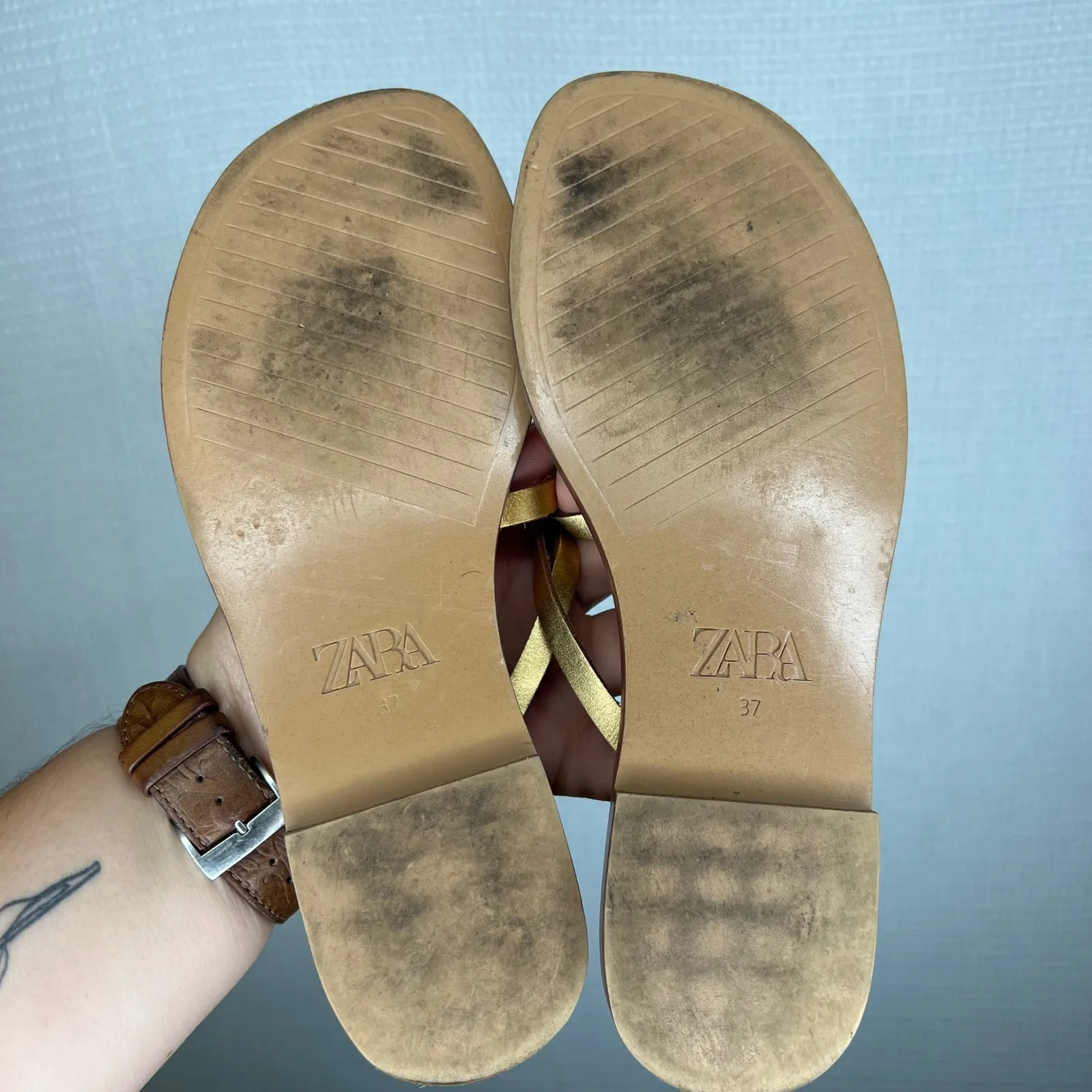 Zara Gold Strappy Sandals Flats Women's Size‎ 37 EU Stylish Thong Shoes - Image 4