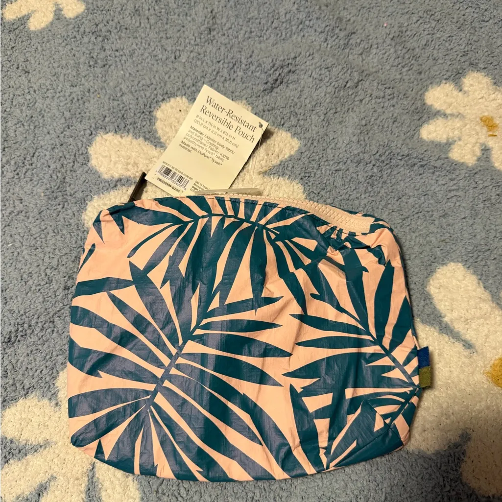 Vibrant Leaf Pattern Water Resistant Reversible Pouch Pink - Image 2