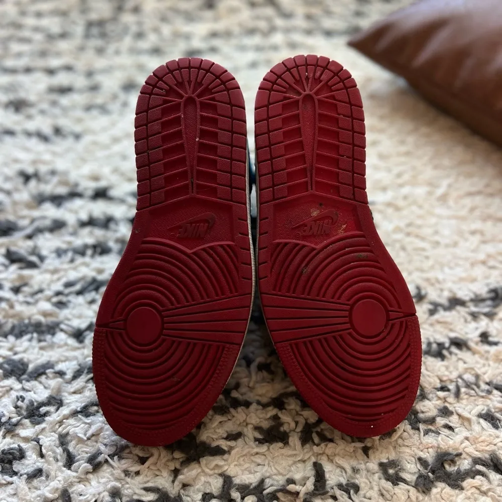 Nike Air Jordan 1 Women’s Retro High Top “NC to Chi” - Size 7.5 / 38.5 - Image 3