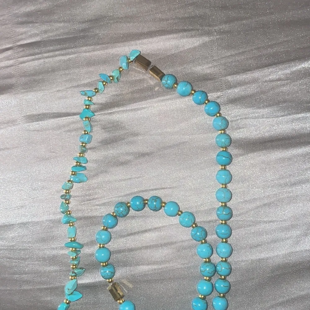 Turquoise Beaded Necklace and Bracelet Set - Image 4