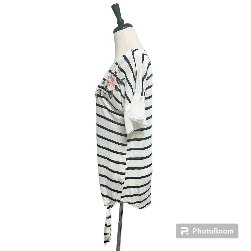 Maurices Ivory Navy Stripe Floral Embroidered Tie V Neck Short Sleeve Medium NWT - Image 4