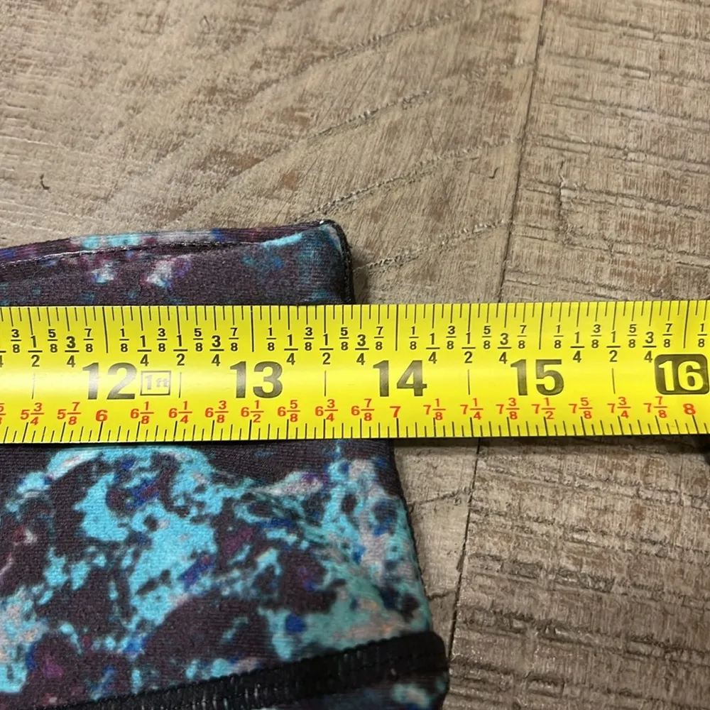 Fabletics Womens Black Blue Cut Out Yoga Workout Capri Leggings Size Small EUC - Image 4