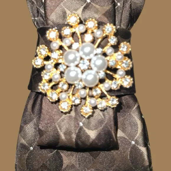 “Dainty Dapper”Elegant Pearl and Gold Brooch on brown necktie Necklace White - Image 3