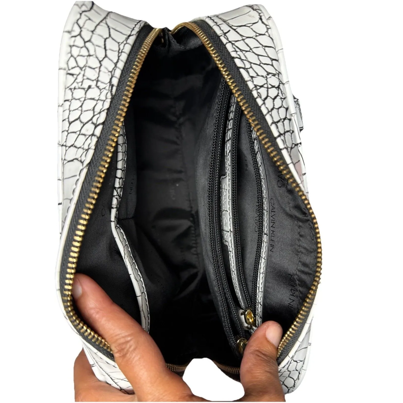 Calvin Klein White " Crocodile " Croc Leather Handbag White Missing Straps - Image 6