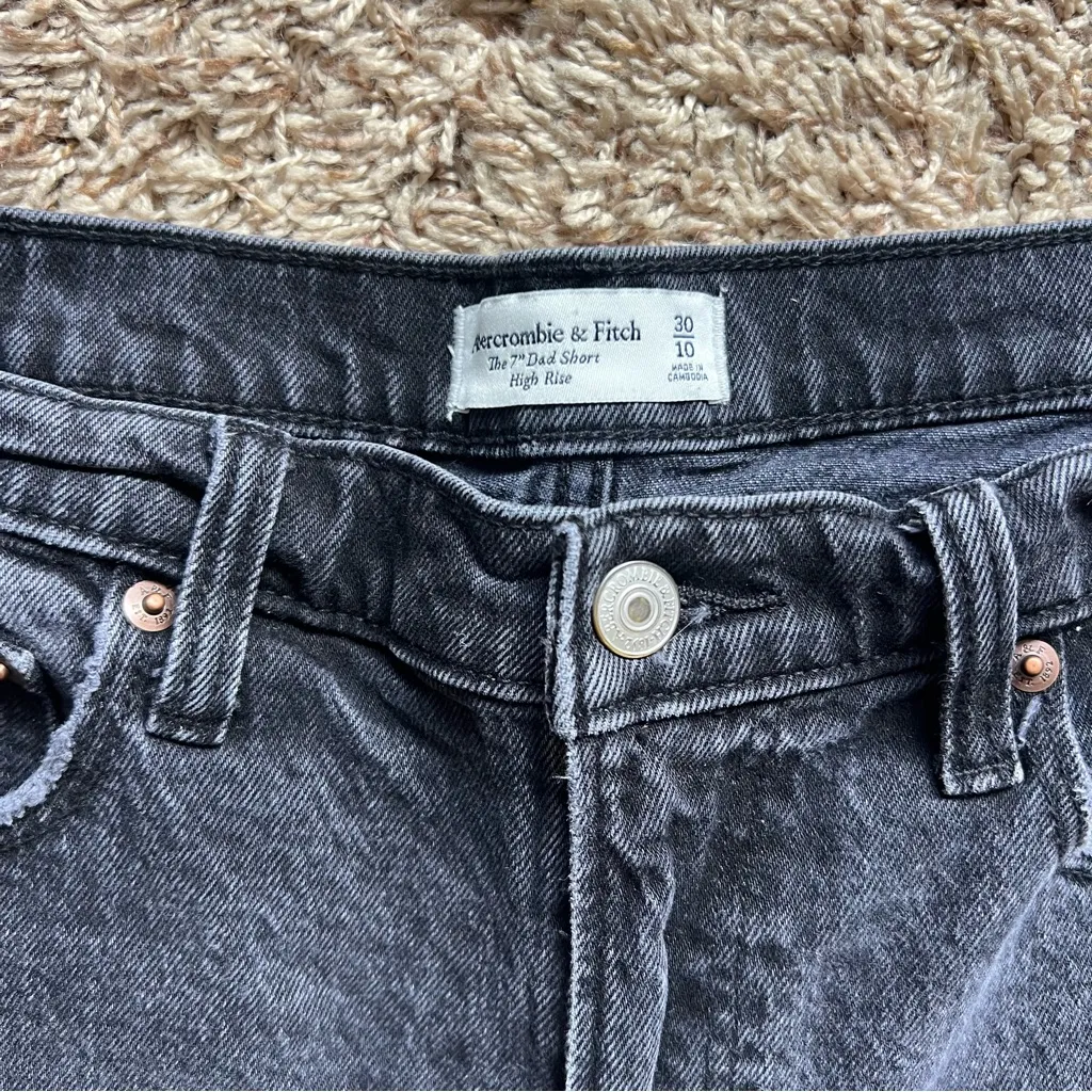 Abercrombie & Fitch The 7” Dad Short High Rise black denim shorts - Image 3