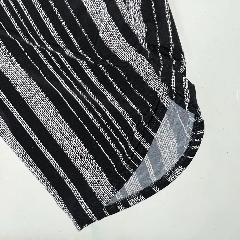 Susan Graver Size 1X Black & White Stripe Ruched Leg Liquid Knit Crop Pants - Image 3