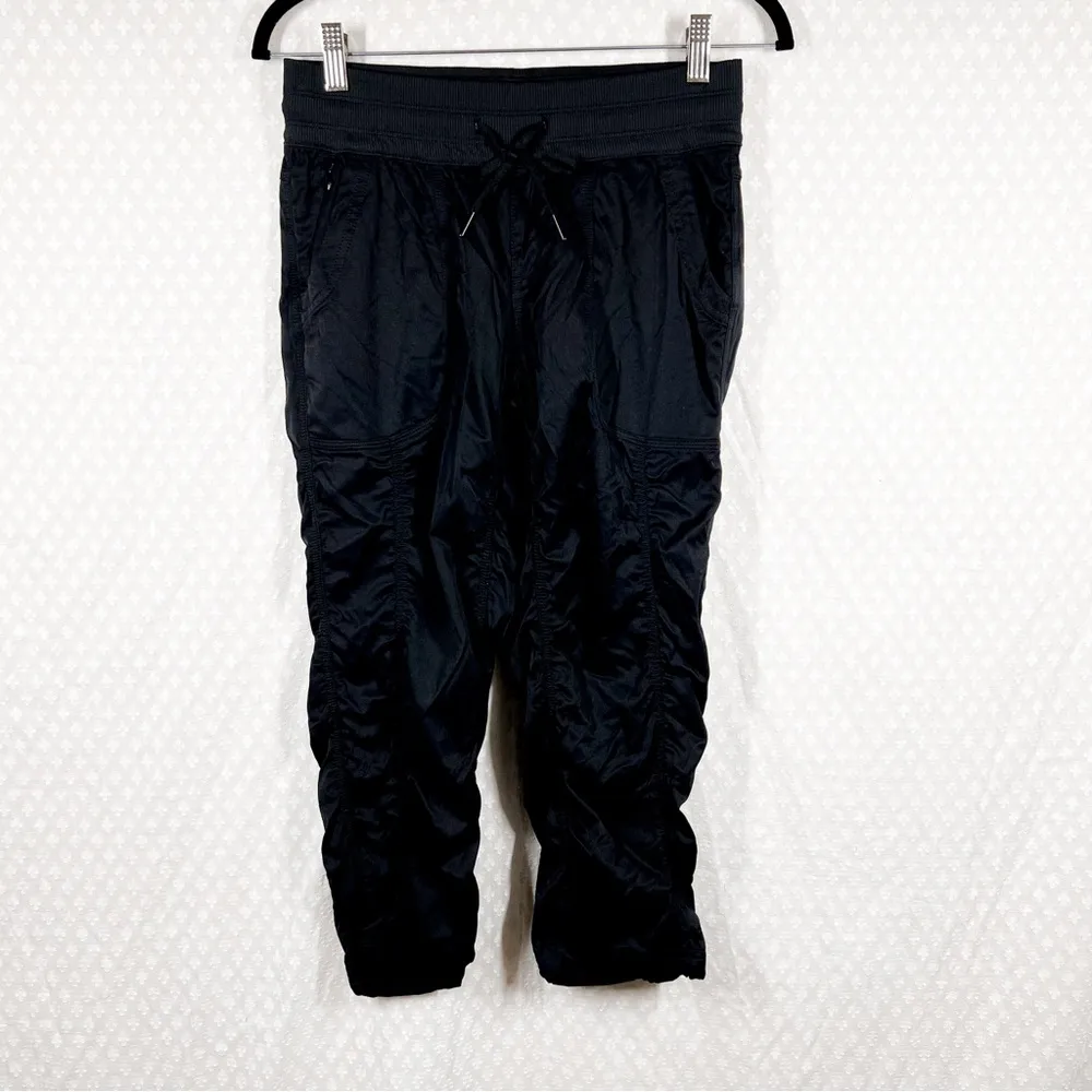 The‎ North Face Black Aphrodite 2.0 Capri Pants - Image 2