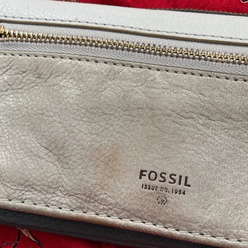 Fossil | pebbled leather snap and zip wallet. Two-tone color. Gold hardware. - Image 11