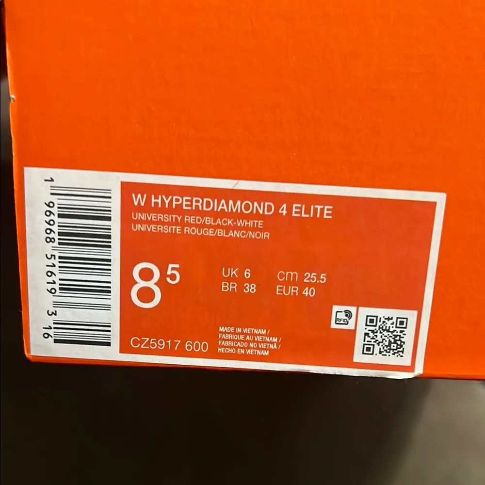 Nike Women's Red and White Cleats - Image 9