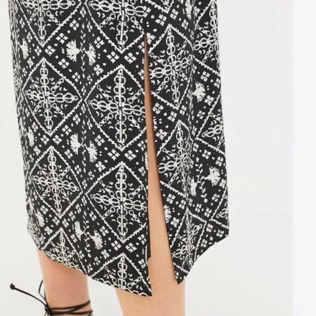 Tuckernuck | Hyacinth House Square Neck “Sabrina” Midi Dress - Image 6