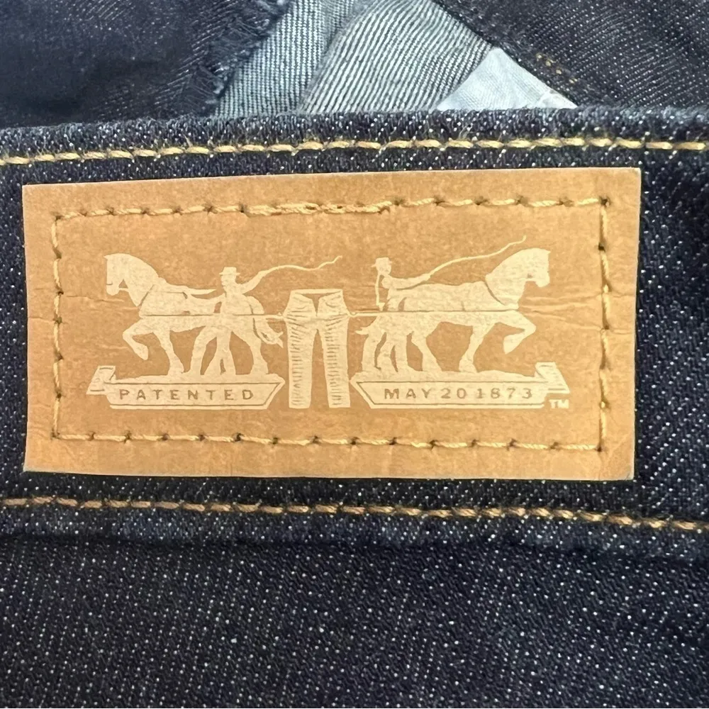 Levi's Cropped Jeans Dark Wash Mid Rise Size 6 Stretch Cuffed Women’s - Image 6