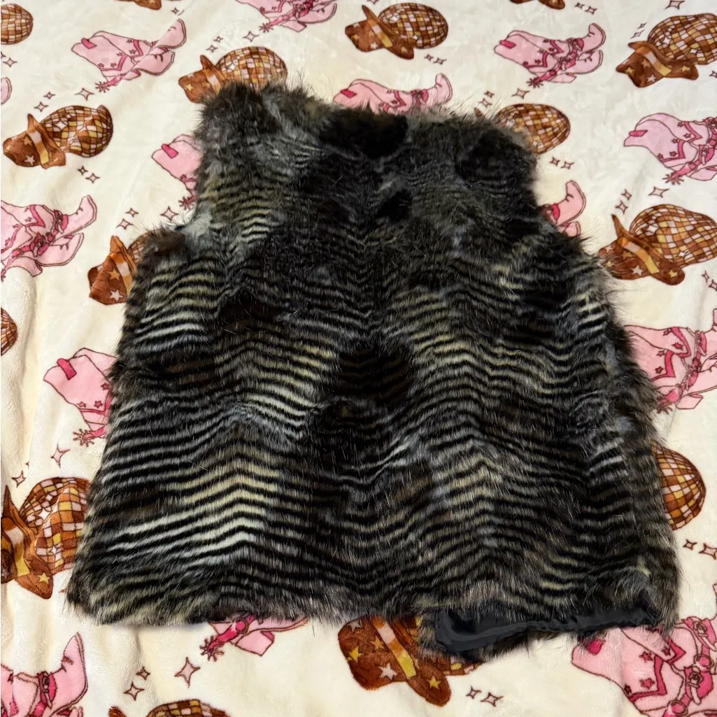 Glamsia Chic Glam Faux Fur Vest - Black and Brown - Image 2
