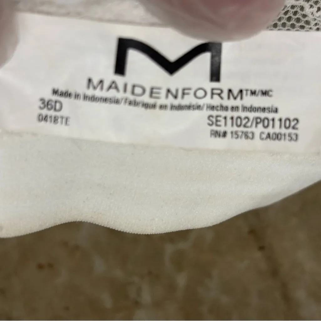 Maidenform Soft White Lace Bra-with straps 36D open box - Image 9