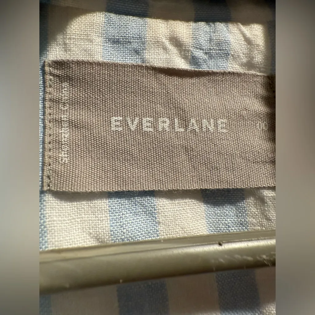 Everlane Light Blue and White Linen Resort Striped Casual Shirt Size 00 - Image 4