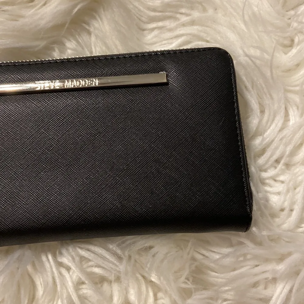 Steve Madden Wristlet size 8” long wide 5” excellent condition - Image 4