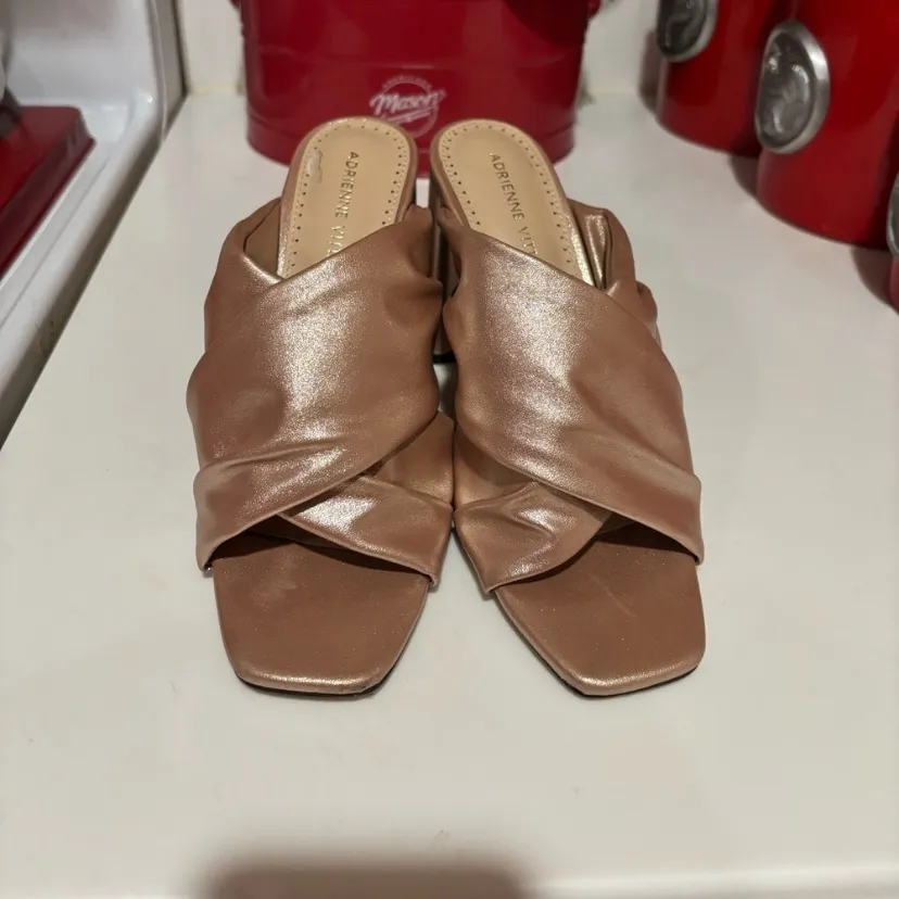 Adrienne Vittadini Genie Block Heels Sandals Mules Gold Rose Crossover Size 7 - Image 3