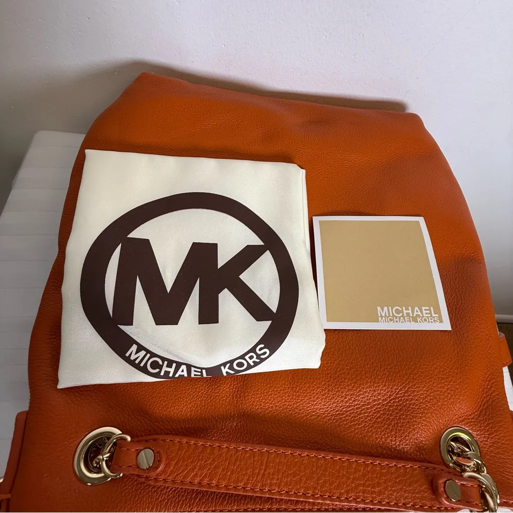 MICHAEL Michael Kors Soft Orange Leather Gold Chain Shoulder/Crossbody/Hand Bag - Image 14