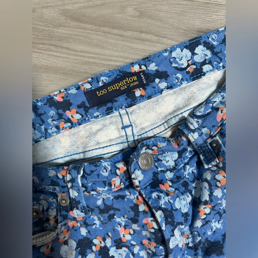 Women’s Levi’s Blue Floral Design Fitted 524 Jeans 29x32 Vintage Low Rise Pants - Image 2