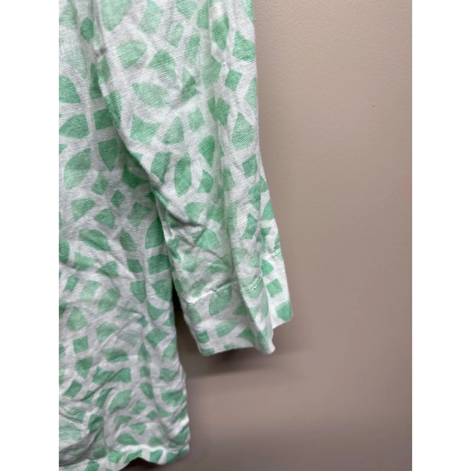 JM Collection Women Button Down Shirt Green White Geometric Print 3/4 Sleeve SZ8 - Image 3