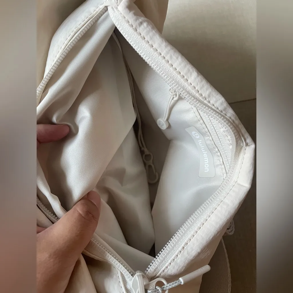 Lululemon Fast Track Bag 2.0 9L - Light Ivory - Image 12