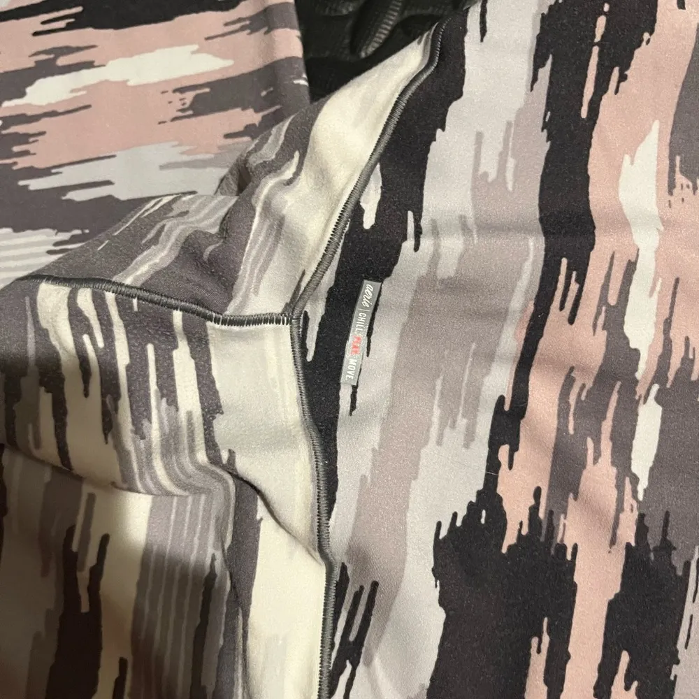 chill play move soft legging size small - Image 3