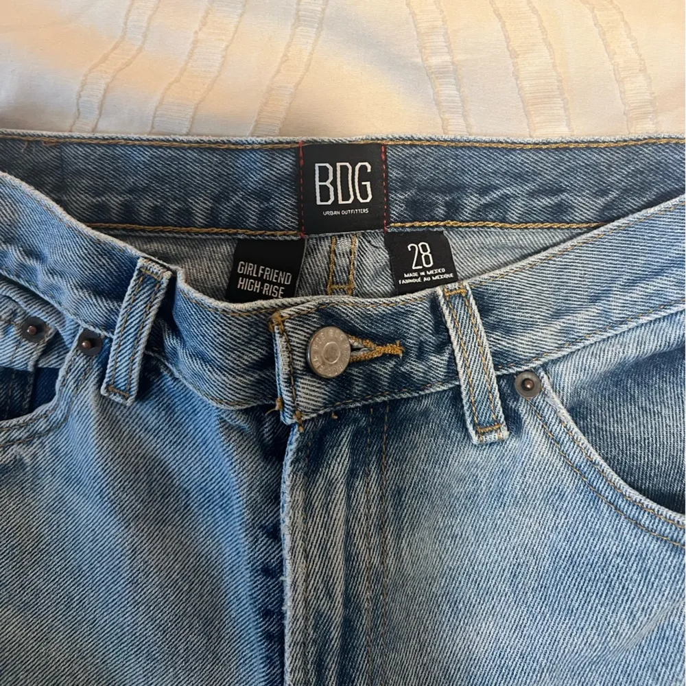 BDG High Waisted Girlfriend Short - Light Blue Wash Size 28 - Image 3