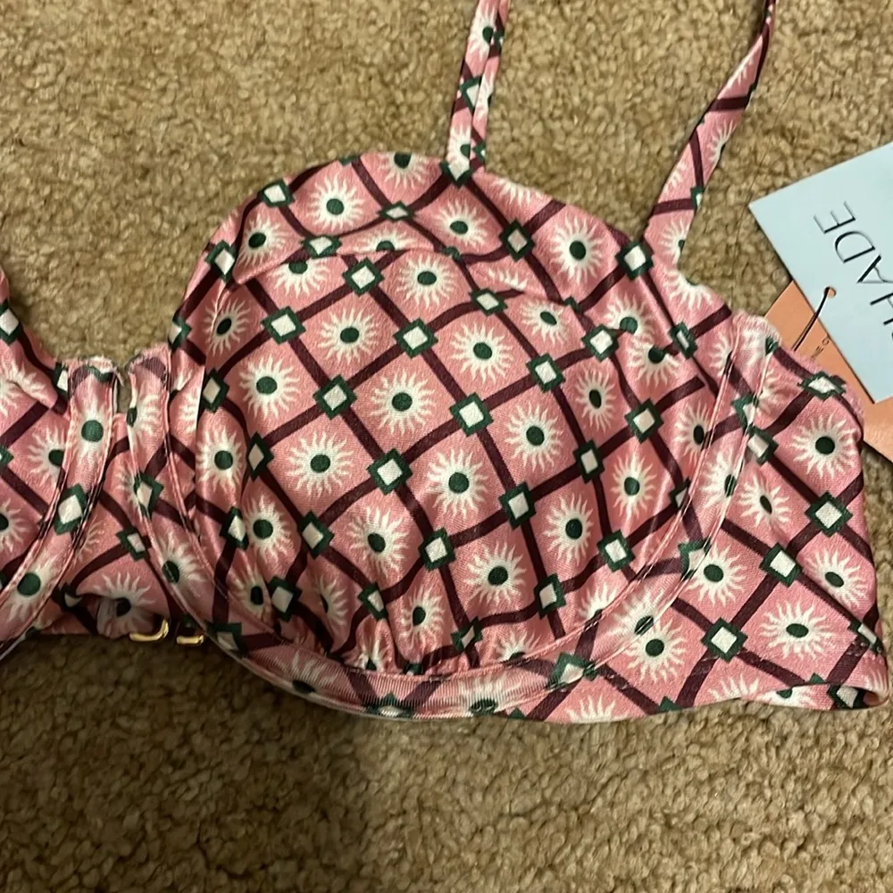 NWT Shade and Shore Pink Patterned Bikini Top - Image 2