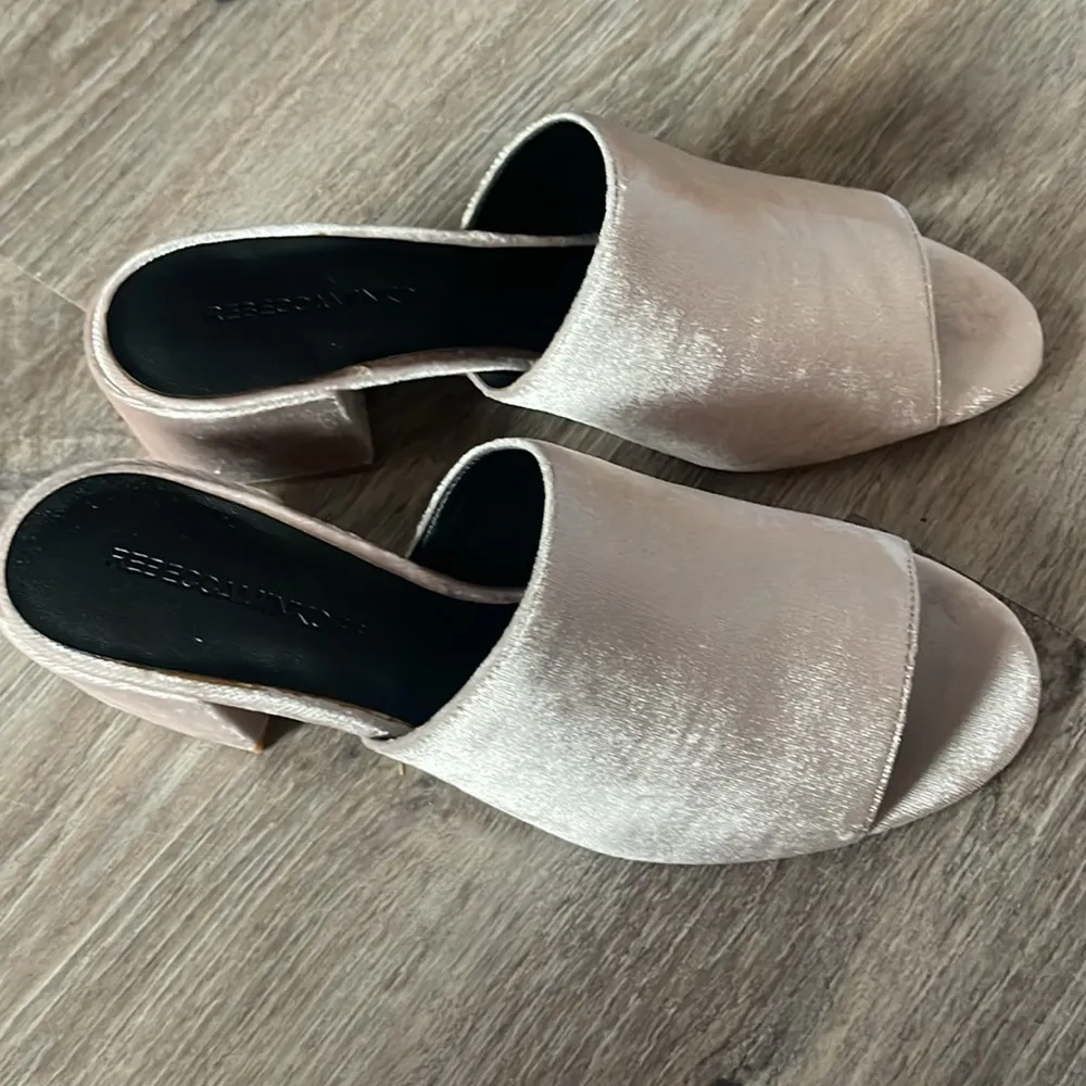 Rebecca Minkoff Ivonne Smooth Velvet Sandals Size 8 Medium - Image 5