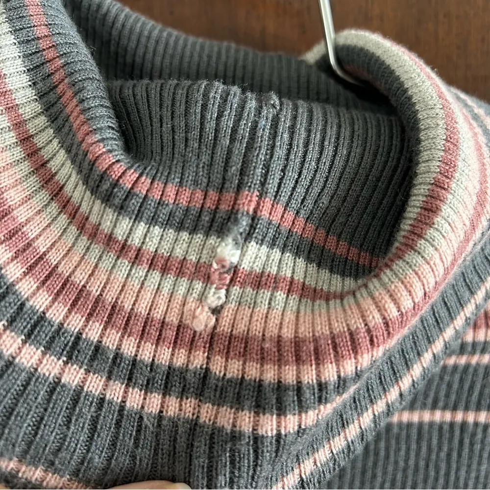 Vintage Pendleton Women’s Merino Wool Ribbed Gray Striped Turtleneck size Large - Image 6