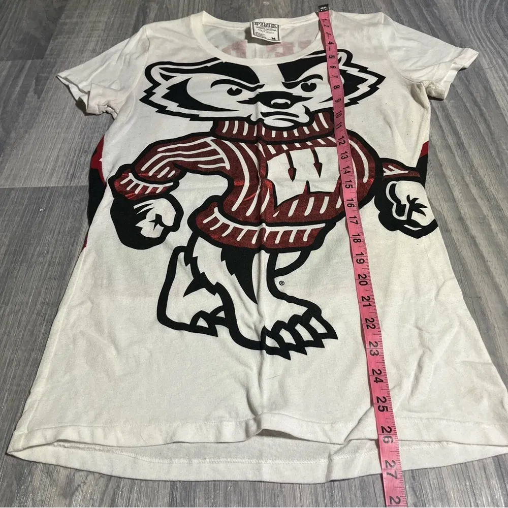 PINK Victoria’s Secret Bucky Badger UW Women's White Graphic Tee; Medium - Image 5