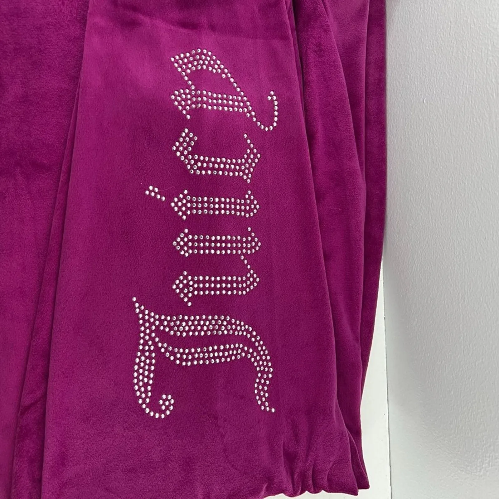 Juicy Couture Soft Pink Velour Lounge Pants Sparkly Bejeweled “Juicy” Medium - Image 2