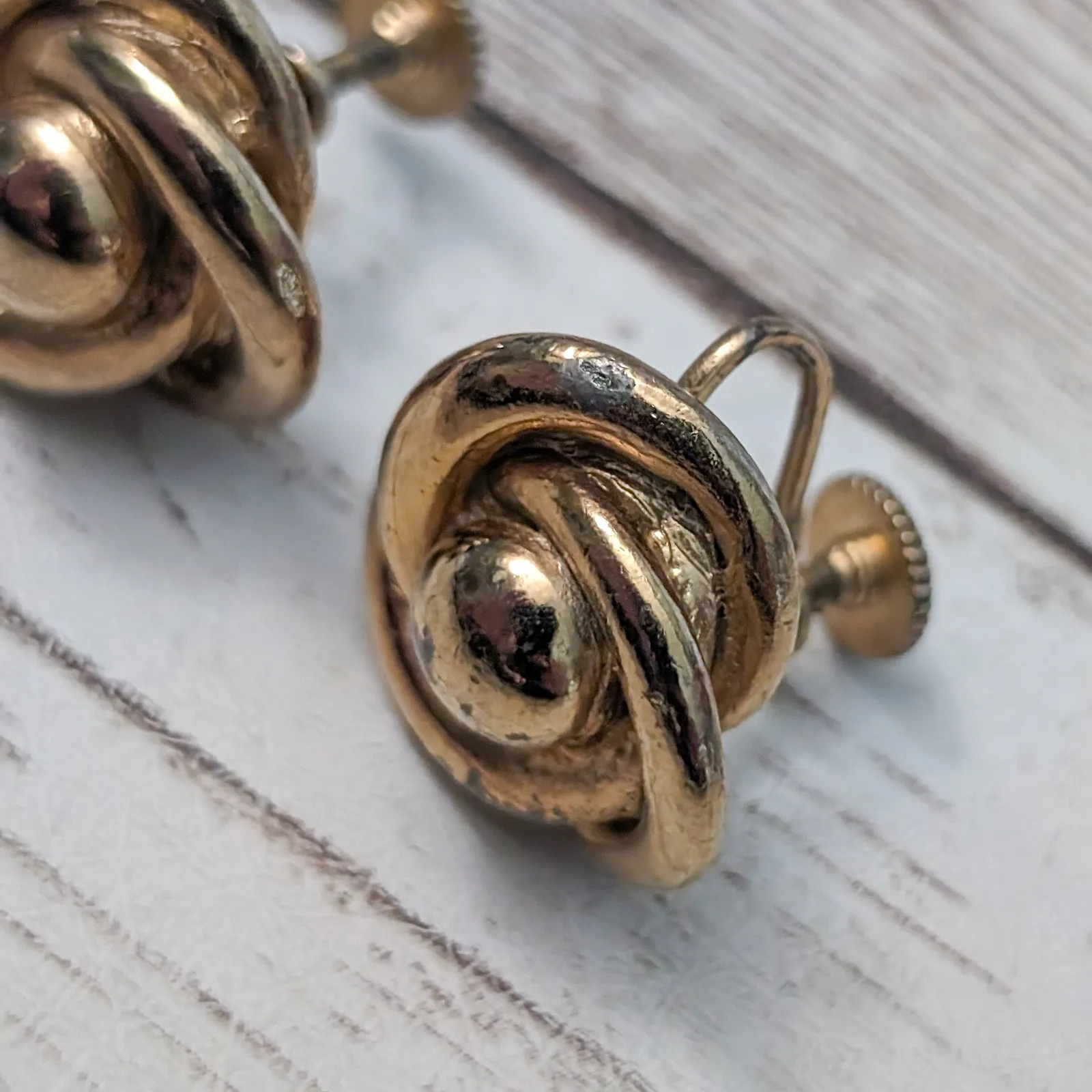 Vintage Screw On Earrings Swirl Like - Image 10