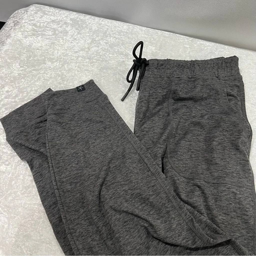 Barefoot Dreams Malibu Collection Butterchic Knit Jogger Size Large Gray Carbon - Image 10