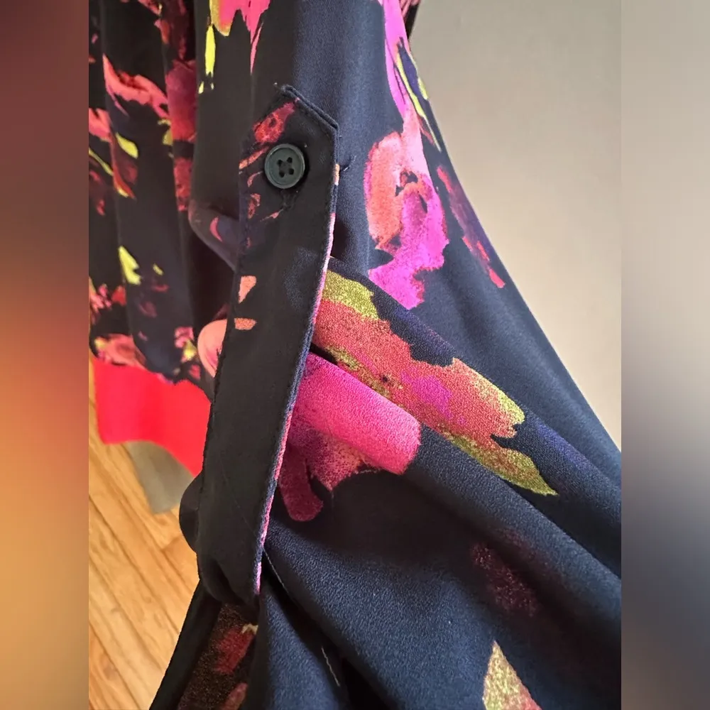 Ava & Vivi Black Pink Red Green Floral Print 3/4th Roll Sleeve Tab  V Ne… - Image 7