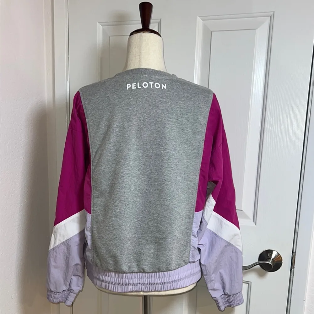 Peloton Sweatshirt Womens M Gray Pink White Active Windbreaker Chic
Pullover Top - Image 4