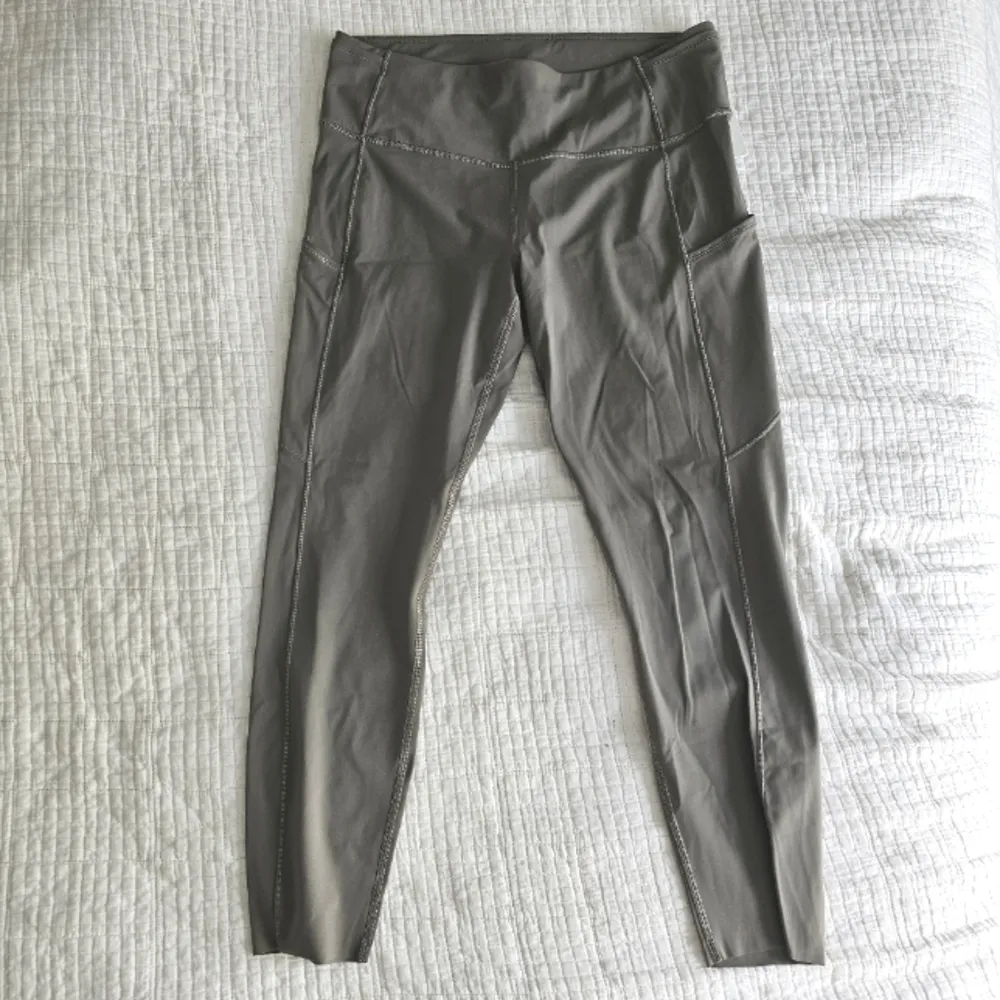 NWT Fast & Free High Rise 25" Leggings Carbon Dust - Image 2